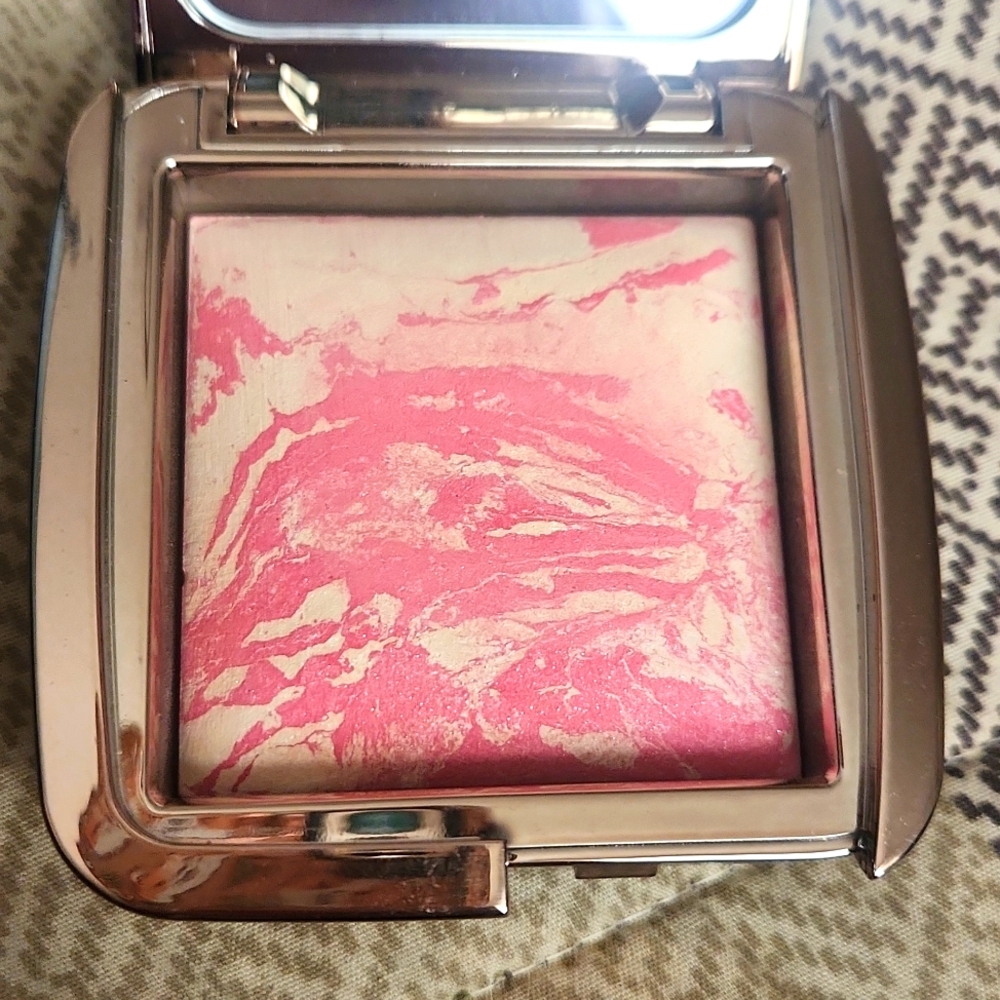 Hourglass Ambient Lighting Blush - Diffused Heat